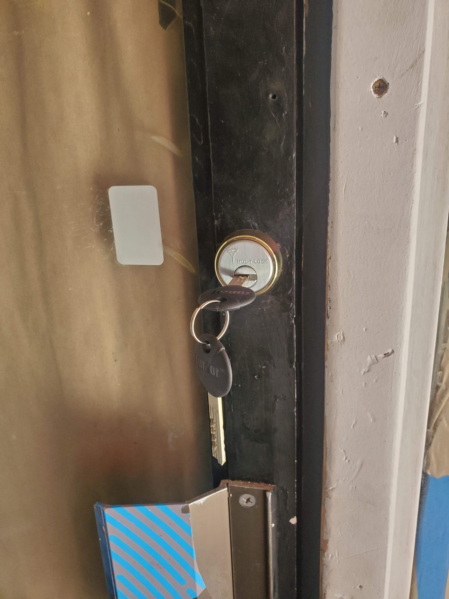 Mul-T-Lock high-security cylinder with keys